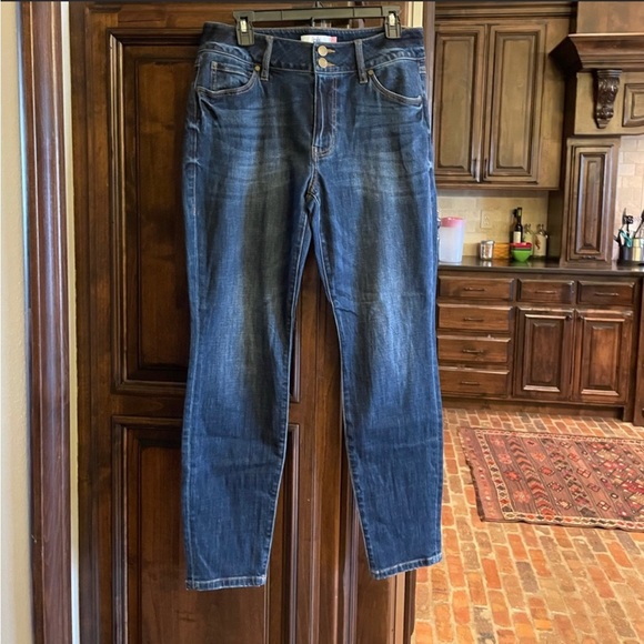 Cabi Cinch skinny Jean - Picture 2 of 3